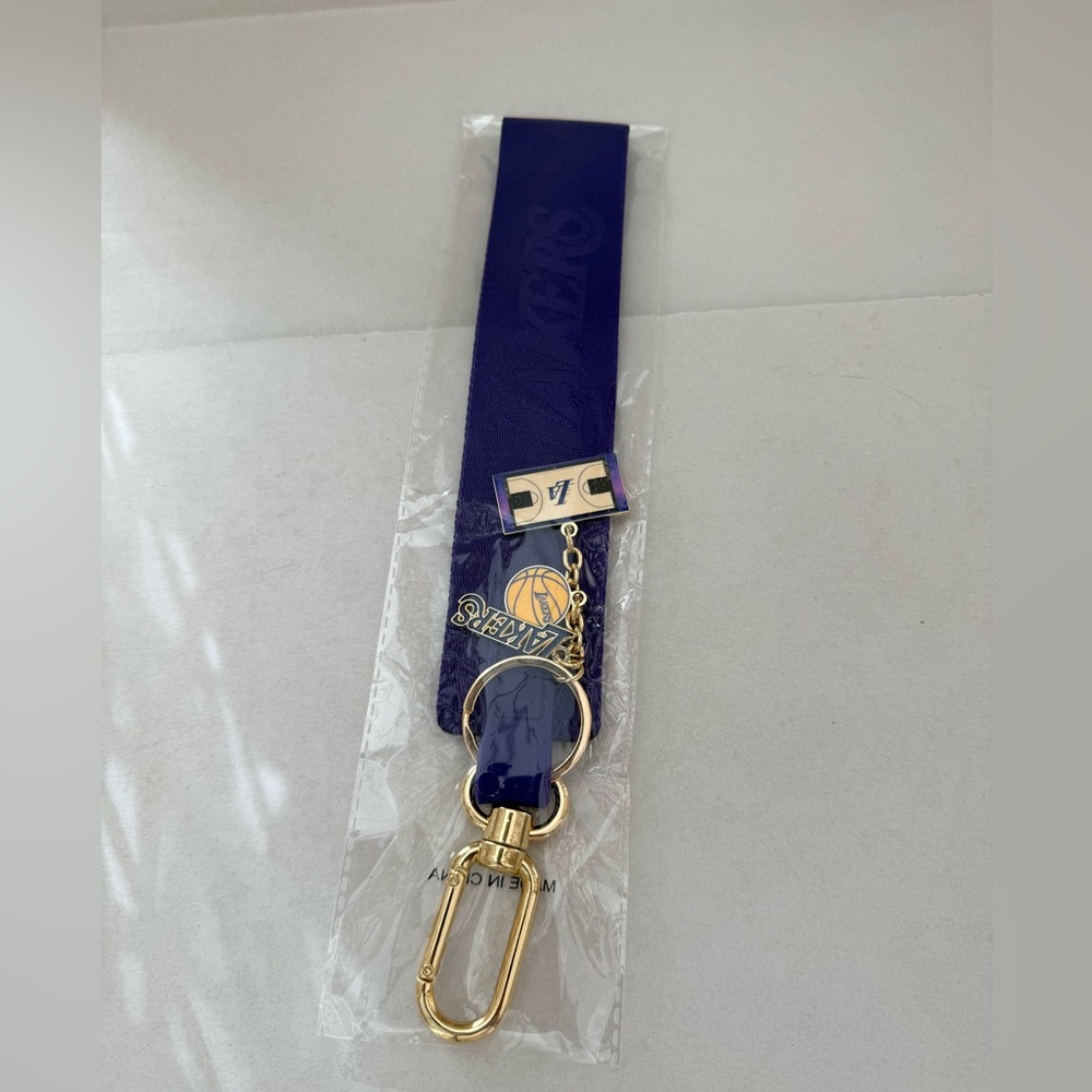Lakers Wrist key chain.